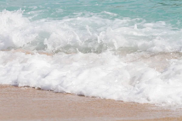 Morbida Onda Del Mare Sulla Spiaggia Sabbia — Foto Stock