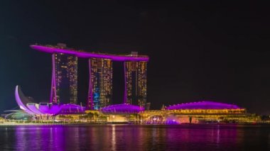 Marina Bay Sands Singapur, ışık ve su göster