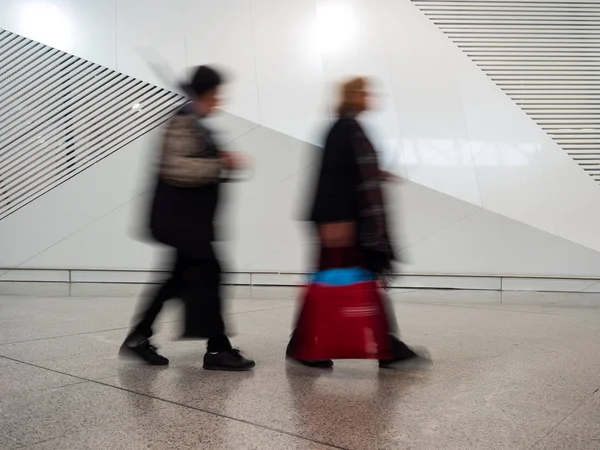 Travellers Walking Airport Terminal — Stock Photo, Image