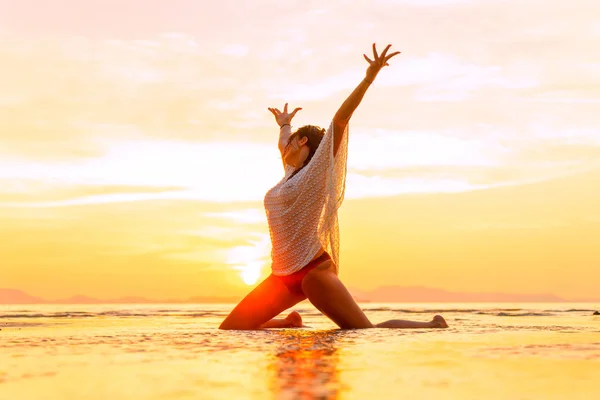 Hermosa Mujer Playa Tailandia — Foto de Stock