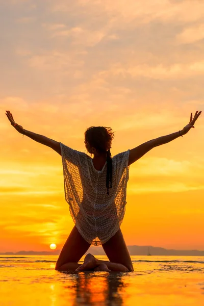 Mooie Vrouw Aan Het Strand Thailand — Stockfoto