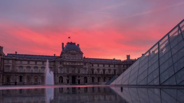 Timelapse Luwru Paryżu Francja — Wideo stockowe