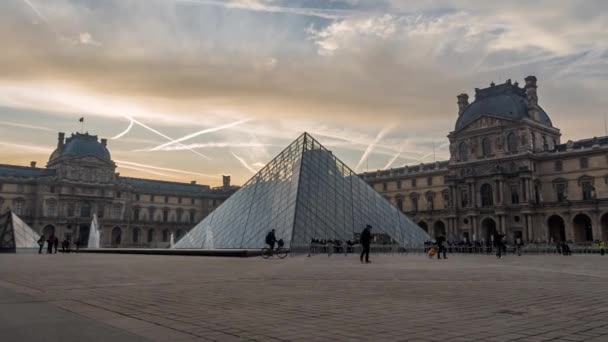 Timelapse Van Het Louvremuseum Parijs Frankrijk — Stockvideo