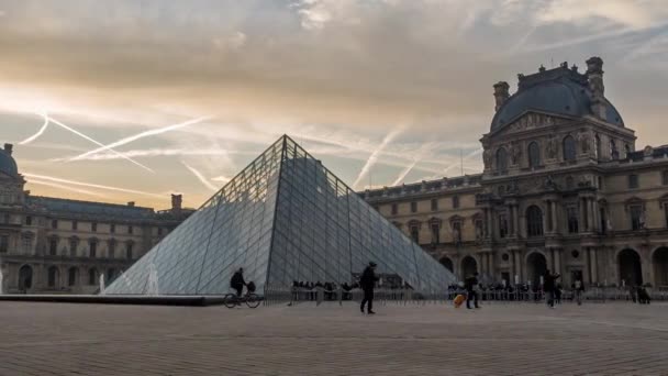 Timelapse Van Het Louvremuseum Parijs Frankrijk — Stockvideo