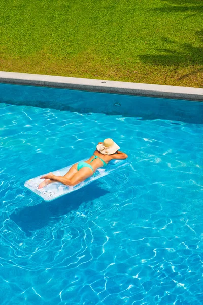 Woman Lilo Relaxing Swimming Pool Luxury Tropical Resort — Stock Photo, Image