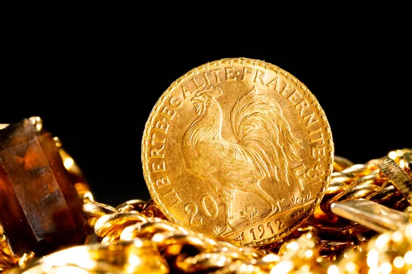 Monete Oro Reali Sfondo Scuro — Foto Stock