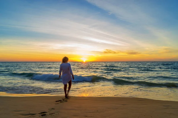 Woman Enjoying Serene Ocean Nature Travel Holidays Vacation Outdoors — Stock Photo, Image