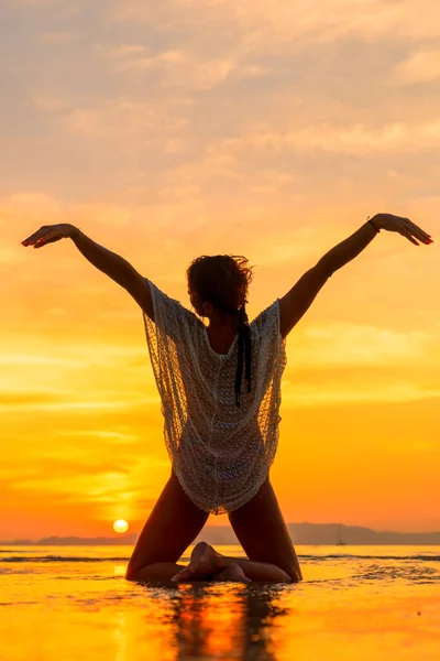 Mooie Vrouw Aan Het Strand Thailand — Stockfoto