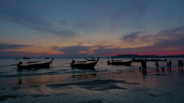 Silhouette Delle Persone Tramonto Nella Provincia Nang Krabi Thailandia — Video Stock