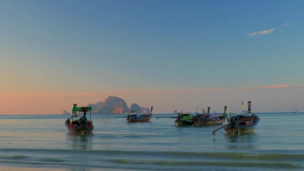 Traditionnal Long Tailbåt Vid Solnedgången Thailand — Stockvideo