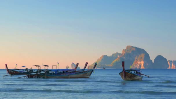 Traditionele Lange Staart Boot Bij Zonsondergang Thailand — Stockvideo