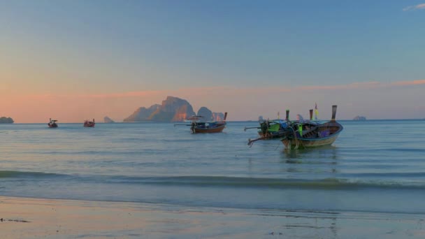 Traditionnal Long Tailbåt Vid Solnedgången Thailand — Stockvideo