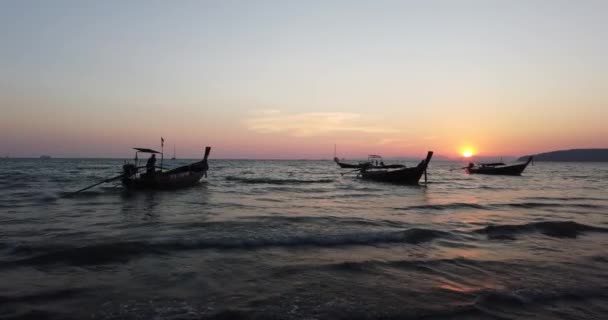Traditionnal Longa Cauda Barco Pôr Sol Tailândia — Vídeo de Stock