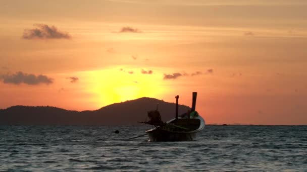 Barco Cola Larga Tradicional Atardecer Tailandia — Vídeo de stock