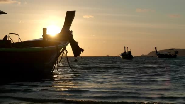 Traditionnal Longa Cauda Barco Pôr Sol Tailândia — Vídeo de Stock