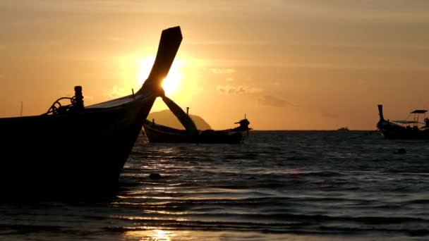 Traditionnal Longa Cauda Barco Pôr Sol Tailândia — Vídeo de Stock