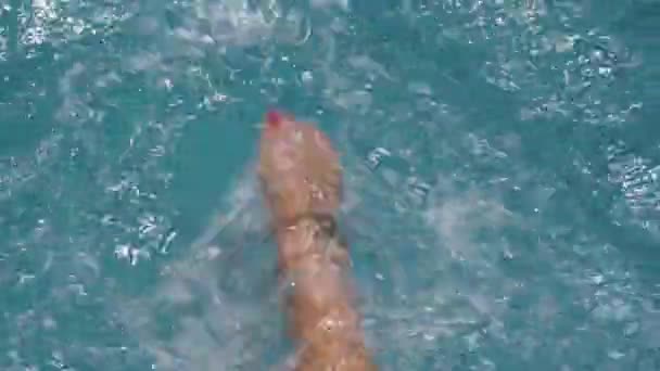 Close Woman Legs Swimming Pool — Stock Video