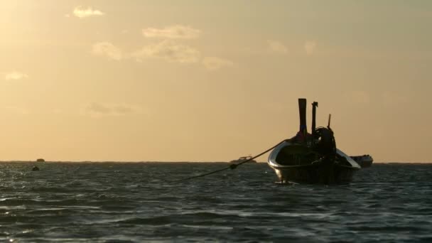 Barco Cola Larga Tradicional Atardecer Tailandia — Vídeo de stock