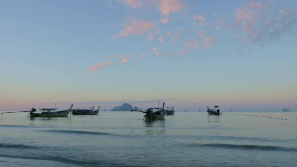 Traditionnal Long Tailbåt Vid Solnedgången Thailand — Stockvideo