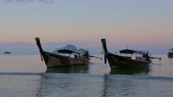 Ηλιοβασίλεμα Στην Παραλία Nang Krabi Ταϊλάνδη — Αρχείο Βίντεο