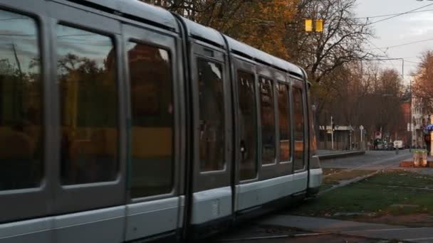 Tramvay Strasbourg Fransa Sabahın Erken Saatlerinde — Stok video