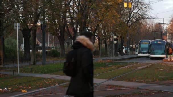 Tranvía Temprano Mañana Estrasburgo Francia — Vídeo de stock