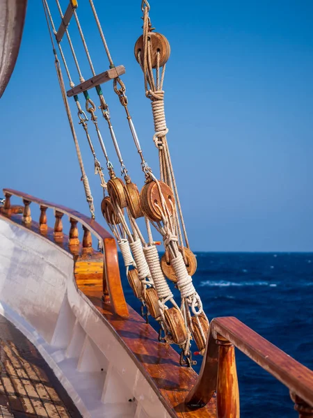 Old ship tackles. Old sailing ship vessel. — Stock Photo, Image