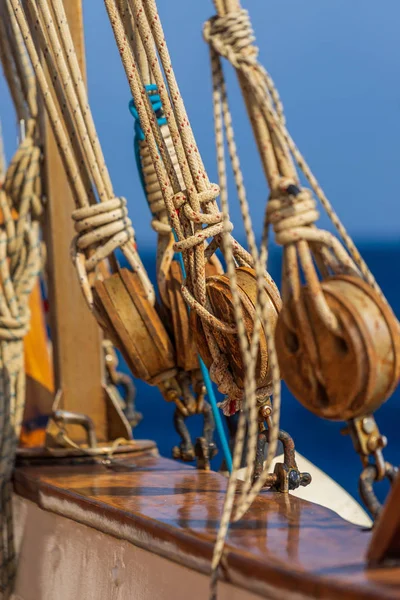 Eski halat takımı gemi. Eski yelkenli gemi gemi. — Stok fotoğraf