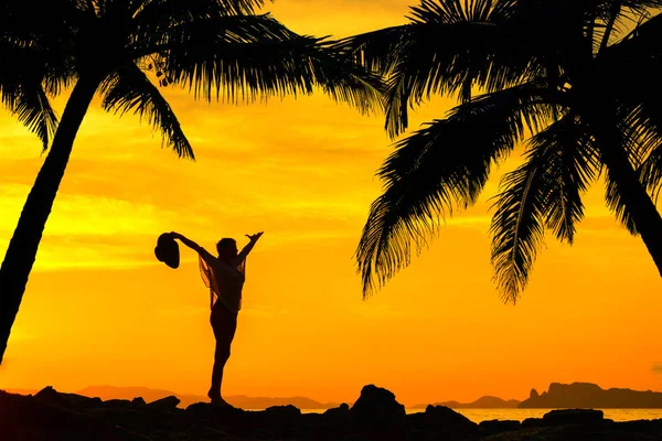 Beautiful Woman at the beach in Thailand at sunset — Stock Photo, Image