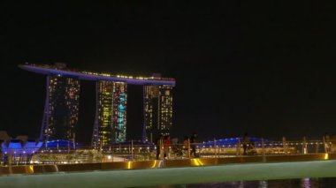 Singapore City, Singapur - 17 Nisan 2018: Spectra ışık ve su gösteri Marina Bay Sands Casino Hotel Downtown Singapur üzerinde 17 Nisan 2018