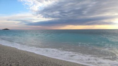 Lefkas adasında vahşi Iyon Denizi Yunanistan