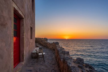 Gün doğumunda Monemvasia