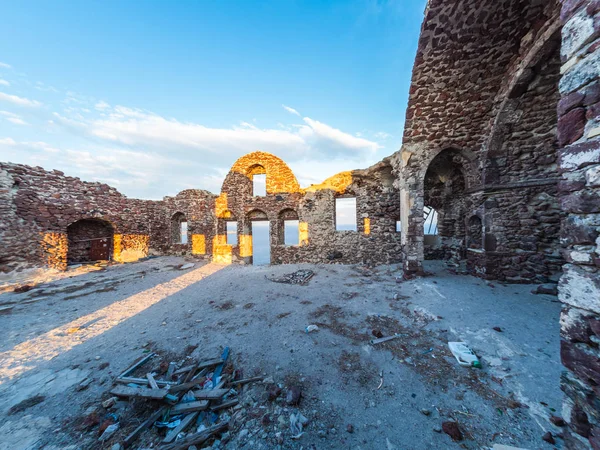 Les ruines du château vénitien à Oia Santorin G — Photo