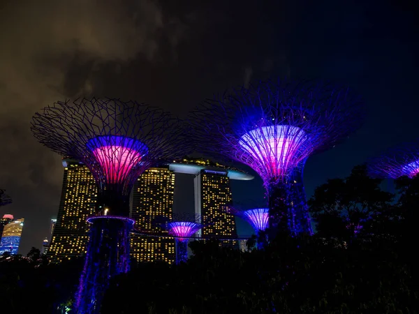Садовники у залива в Сингапуре — стоковое фото