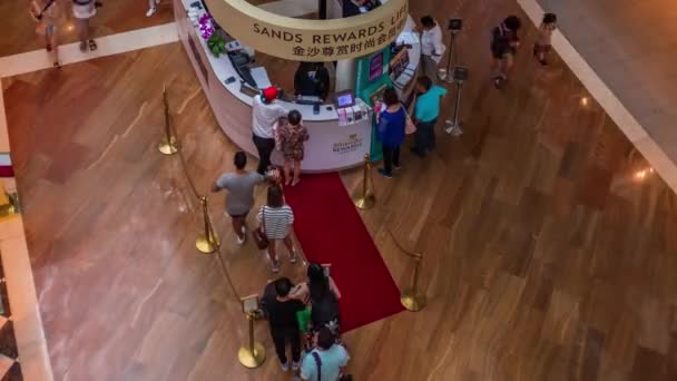 Marina Bay Sands Alışveriş Merkezi Shoppes Içinde — Stok video