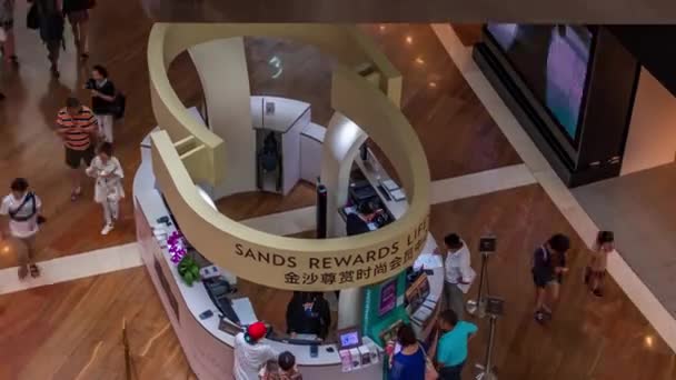 Dentro Del Centro Comercial Marina Bay Sands Las Tiendas — Vídeos de Stock