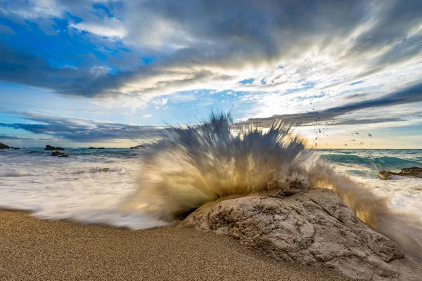 Pôr do sol na praia em Lefkas — Fotografia de Stock