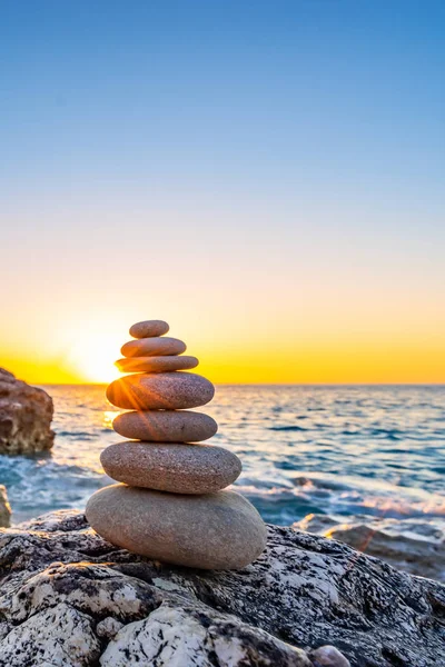 Stacked stones at the beach — Stock Photo, Image