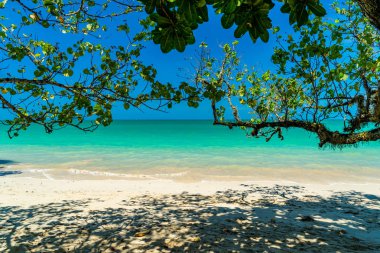 Beyaz Kum Kumsalı Khao Gölü