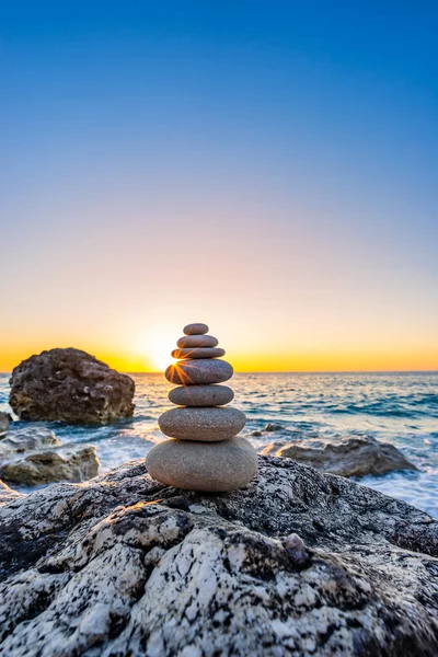 Stacked stones at the beach — Stock Photo, Image