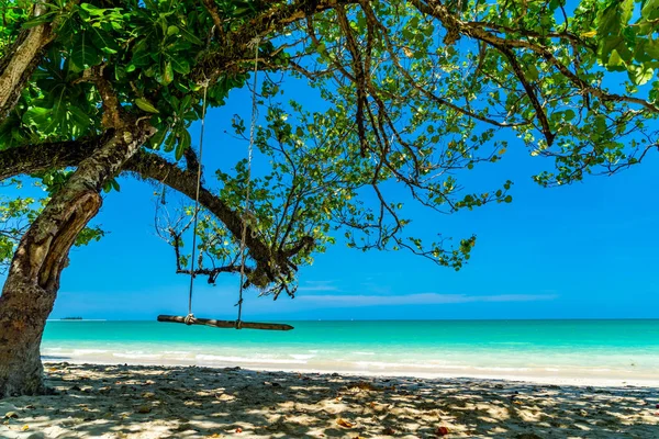 Praia de areia branca Khao Lak — Fotografia de Stock