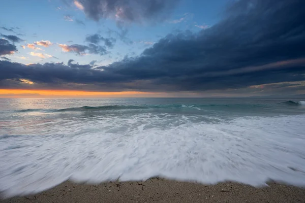 莱夫卡斯海滩的日落 — 图库照片