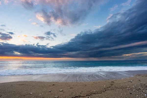 Zachód słońca na plaży w Lefkas — Zdjęcie stockowe