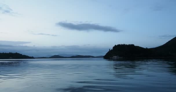 L'île de Lefkas au lever du soleil Grèce