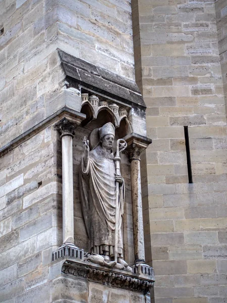 Άγαλμα στην Παναγία των Παρισίων — Φωτογραφία Αρχείου