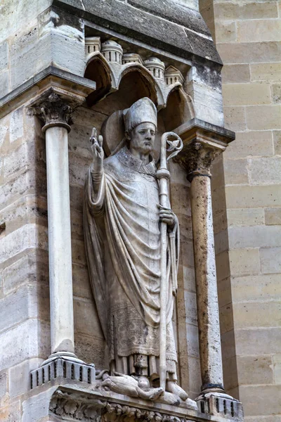 Estatua en Notre Dame Paris — Foto de Stock