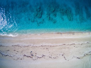 Lefkas'taki Kathisma plajında drone görünümü 