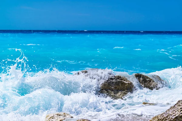 Vildt hav i Lefkas - Stock-foto