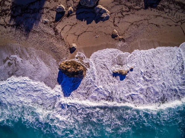 Vue par drone sur la plage Kathisma à Lefkas — Photo