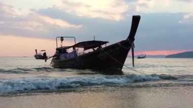 Ao Nang Krabi 'de gün batımı Tayland